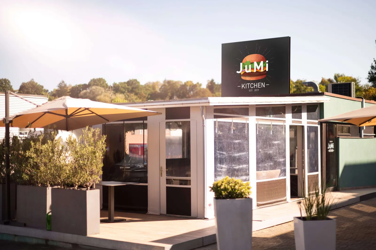 Logo Rebrand für JuMi Kitchen Burger – Projektansicht 3