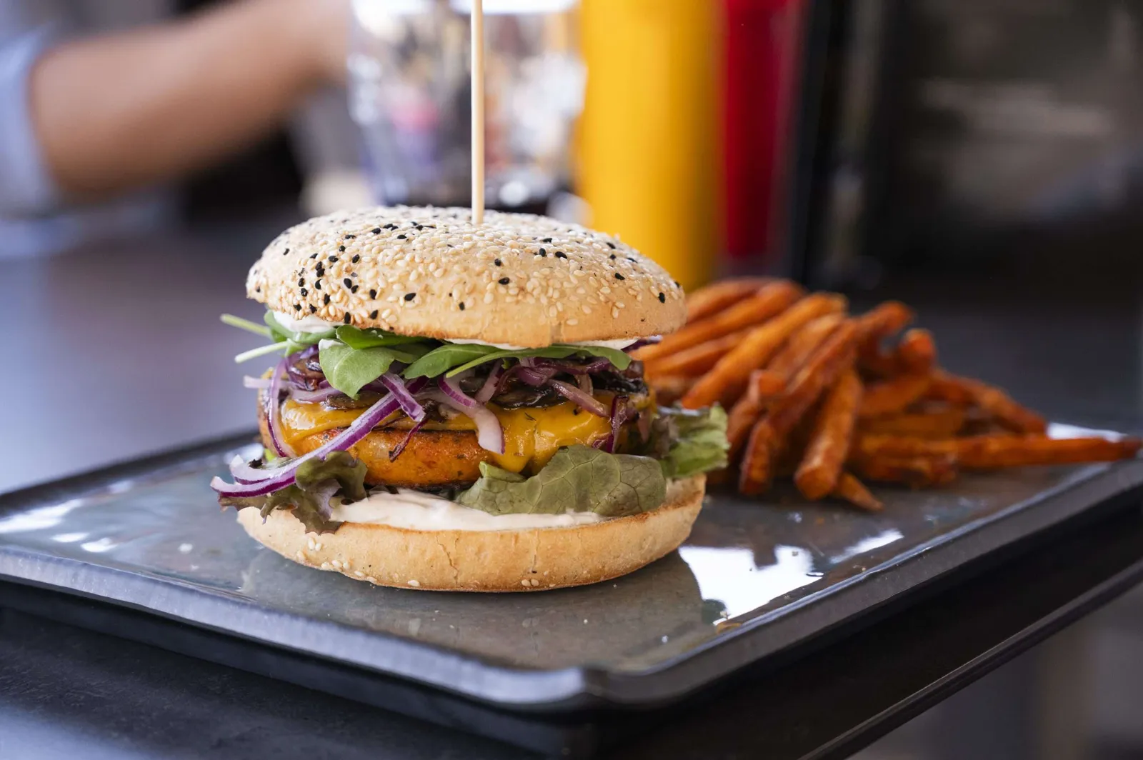 Logo Rebrand für JuMi Kitchen Burger – Projektansicht 5